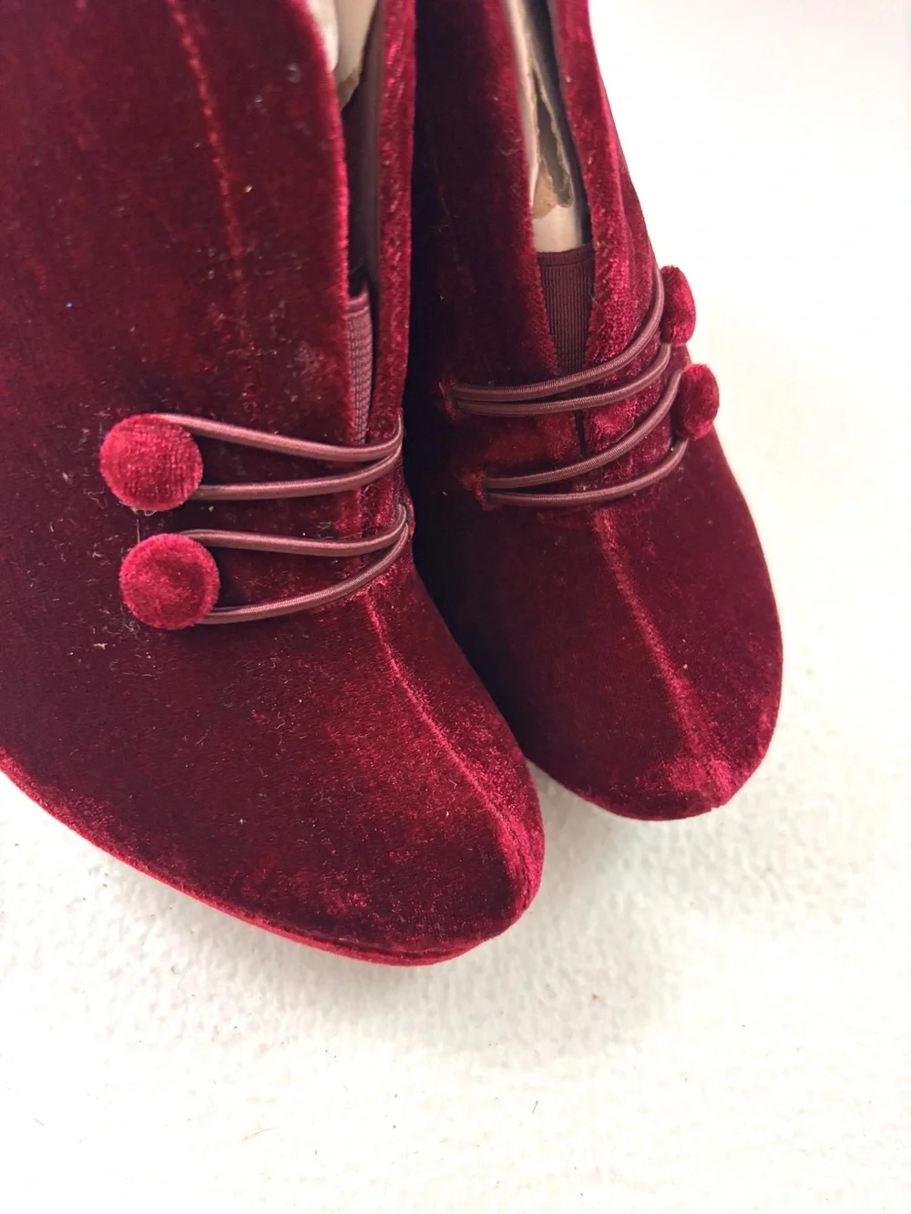 Apt. 9 Velvet Burgundy Wine Vampy Victorian High-Heel Ankle Button‎ Booties (6)